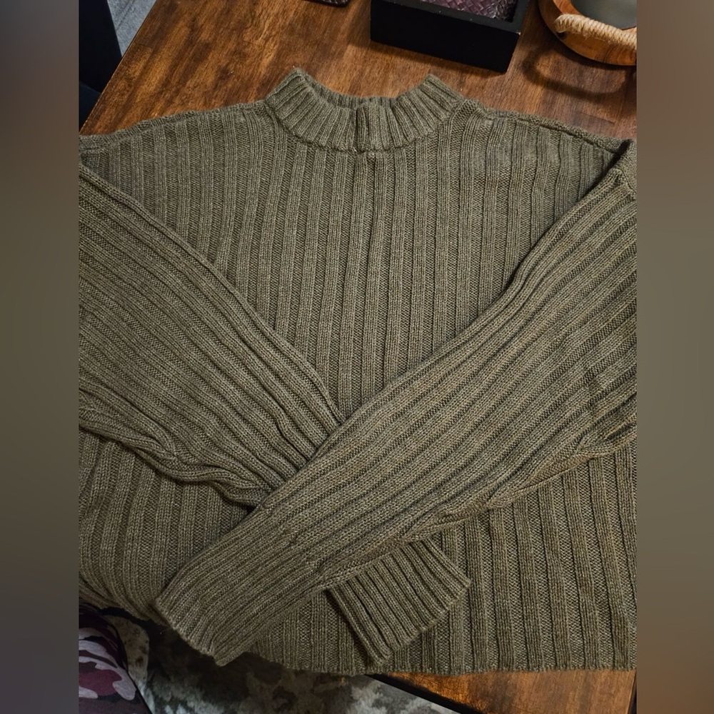 XS Green Mock Neck Cropped AE Sweater